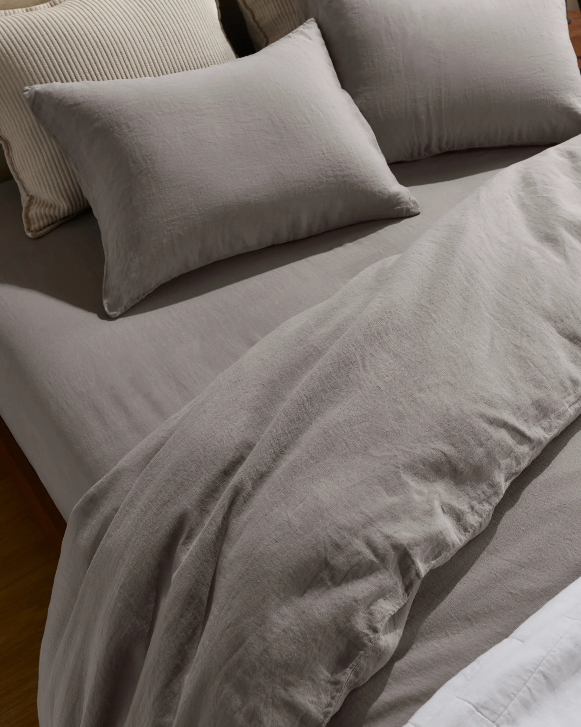 Linen Fitted Sheet (Pebble) - Image 2