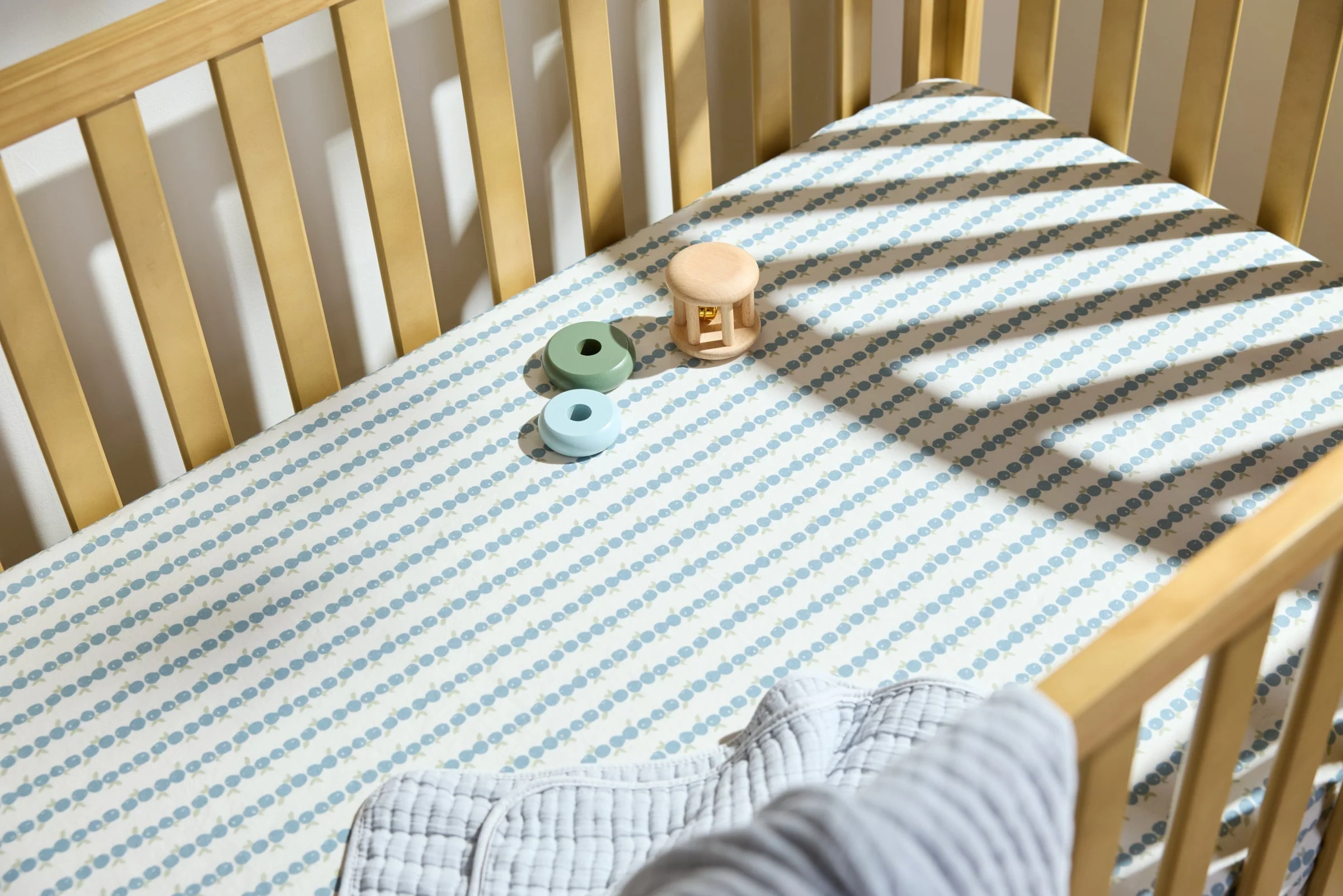 Percale Crib Sheet (Blueberries) - Image 2
