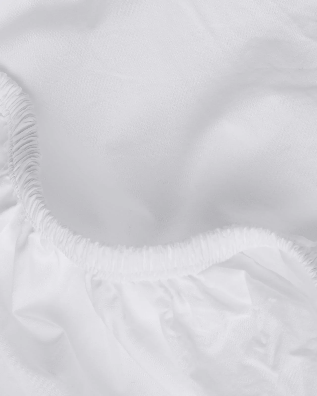 Percale Fitted Sheet (White) - Image 3